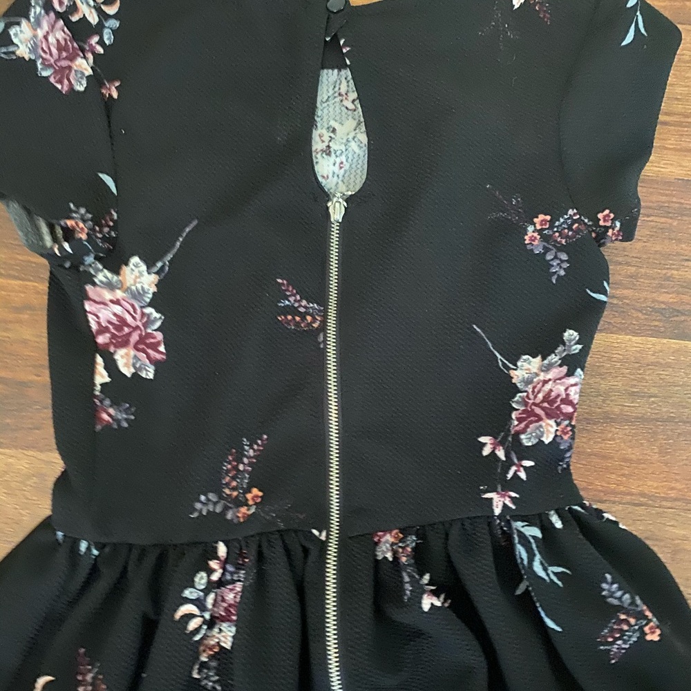 Floral Short Sleeve Dress - Picture 5 of 5